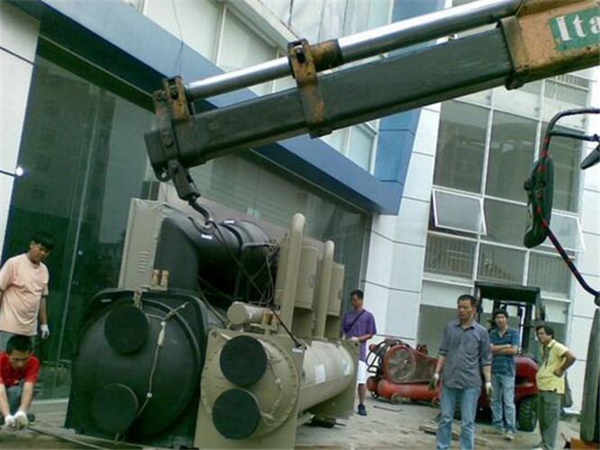 无锡市随车吊和汽车吊的核心区别是什么？哪种更省钱？